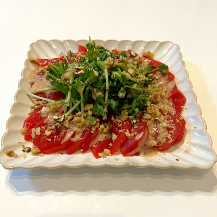 ナッツがいいアクセント!トマトと豆苗のサラダ